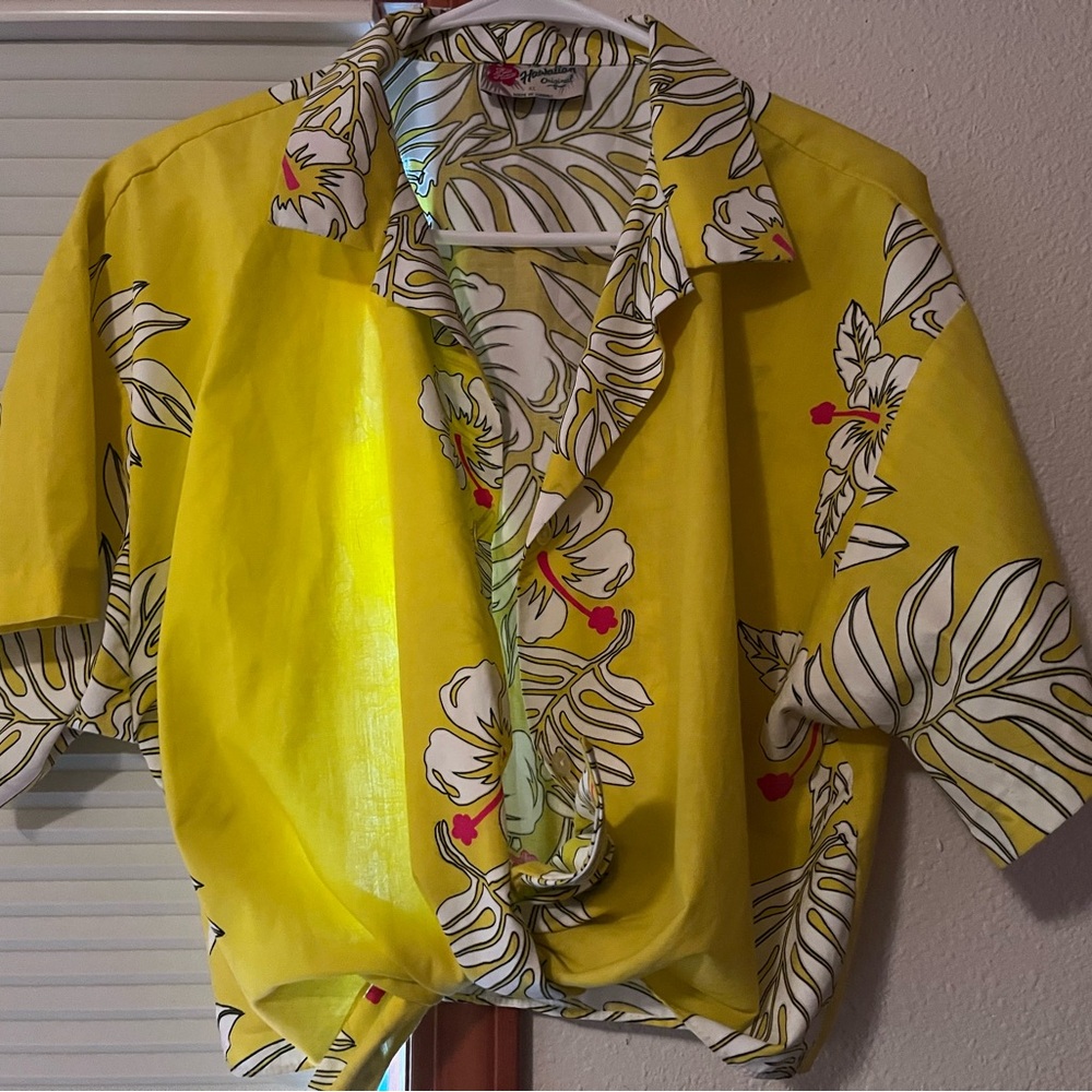 Hilo Hattie Tropical Yellow Floral Crop Top
